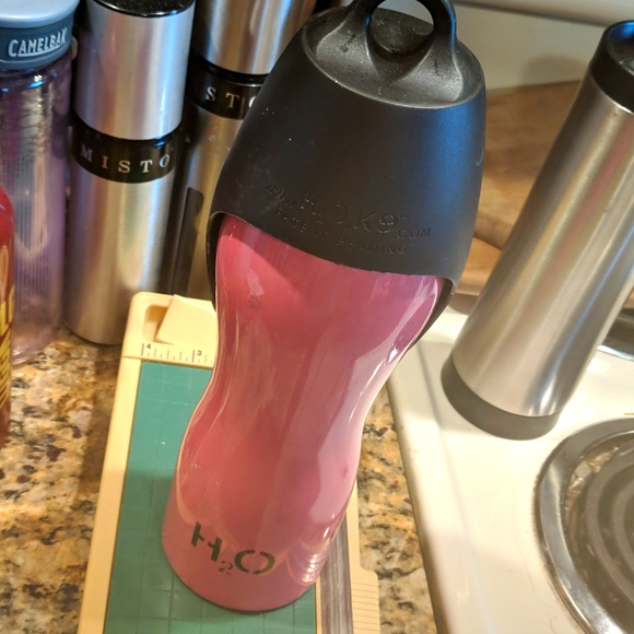 H2O4K9 Doggie Water On the Go!Cap Doubles as a funnel cup for Dog - Picture 1 of 5